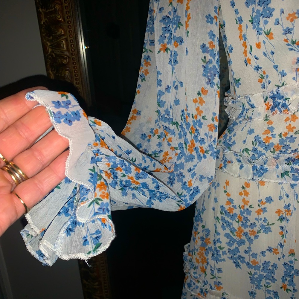 Gorgeous DITSY floral cutout back dress with the cutest details Small - Picture 7 of 10